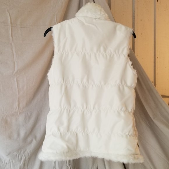 bagatelle Women’s Sleeveless White Faux Fur Reversible Vest Jacket – size Small - Picture 4 of 6